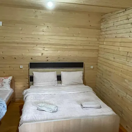 Pensión Bujtina 2 3*