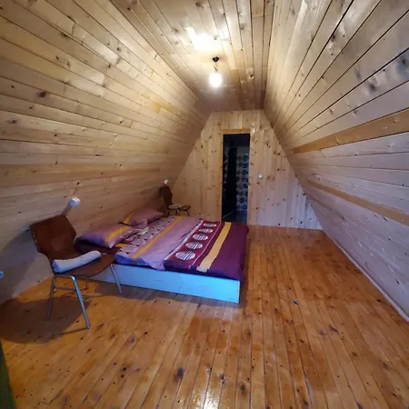 Bujtina 2 בית הארחה