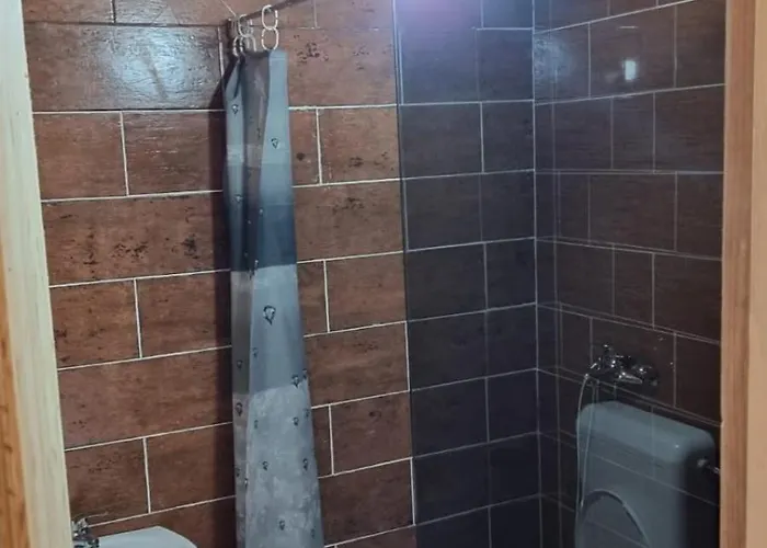 Konukevi Bujtina 2 3*